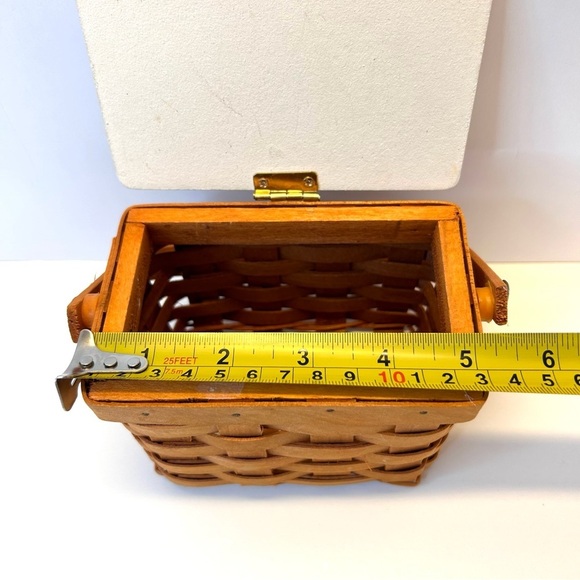 Red Cardinal Small Christmas Basket Lidded - Picture 5 of 15